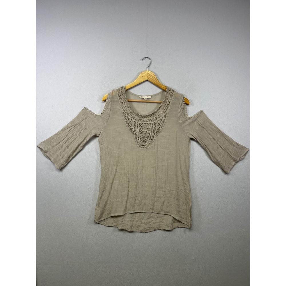 Boho Indigo Thread Co Womens Medium Taupe Crochet Lace Cold Shoulder Top